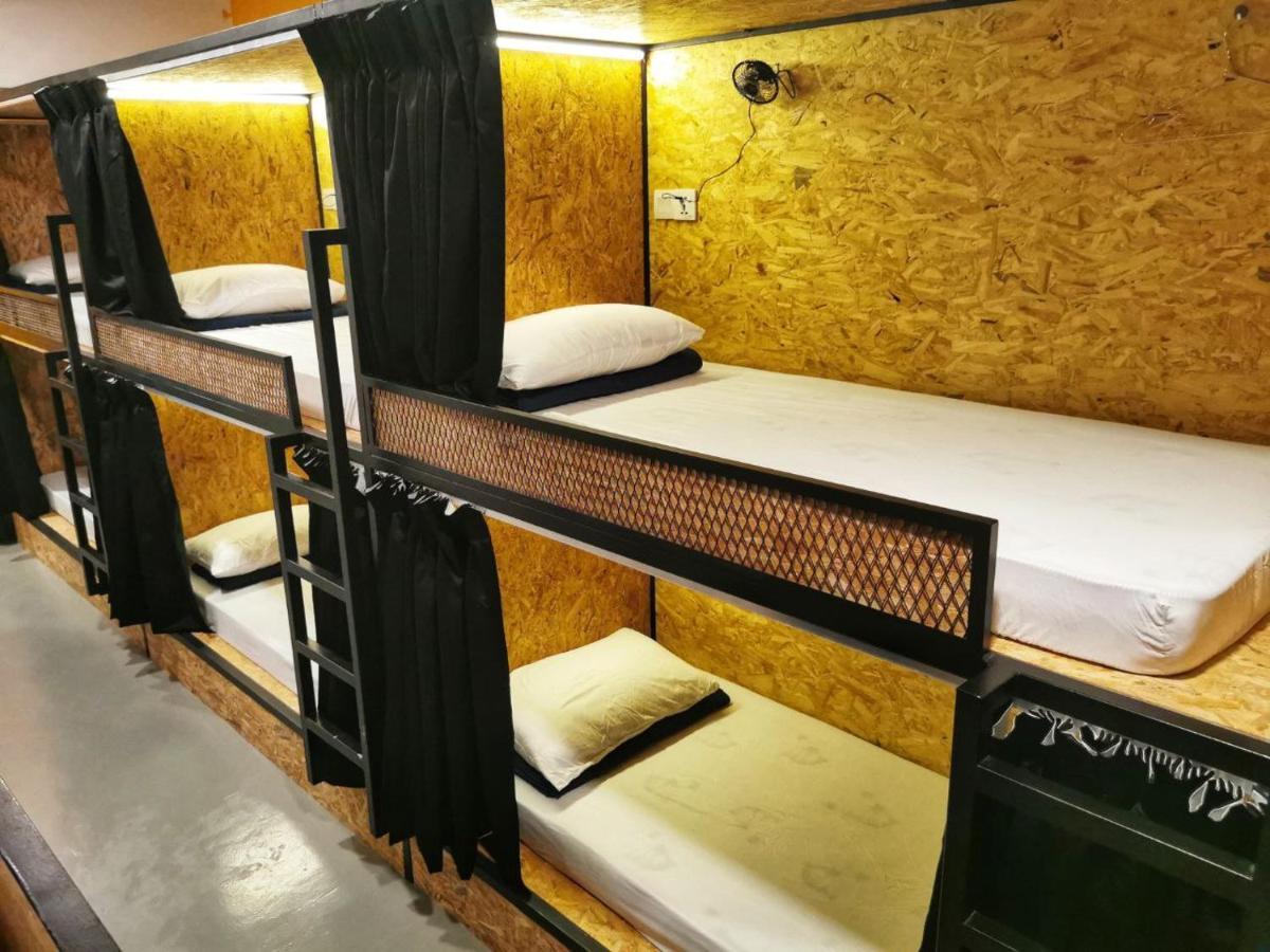 The Cocoon Capsule Hotel Κάμερον Χάιλαντς Εξωτερικό φωτογραφία