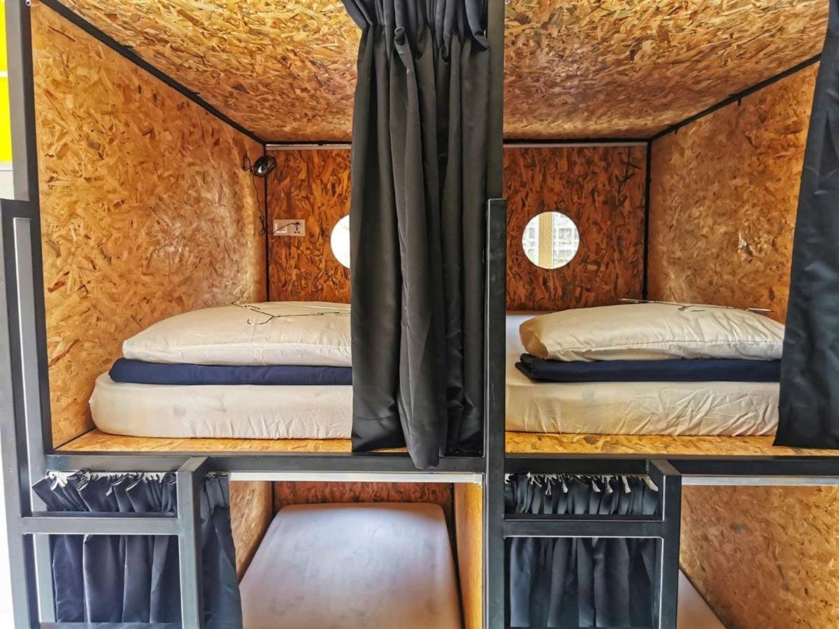 The Cocoon Capsule Hotel Κάμερον Χάιλαντς Εξωτερικό φωτογραφία