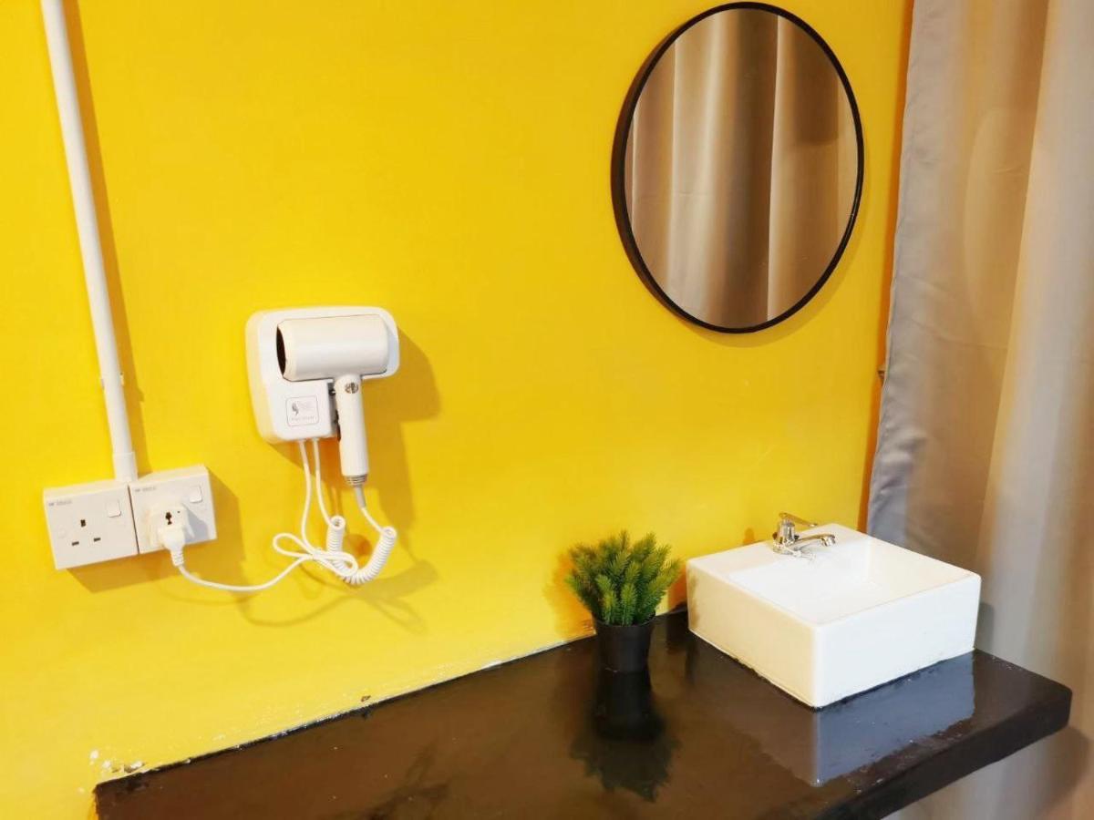 The Cocoon Capsule Hotel Κάμερον Χάιλαντς Εξωτερικό φωτογραφία