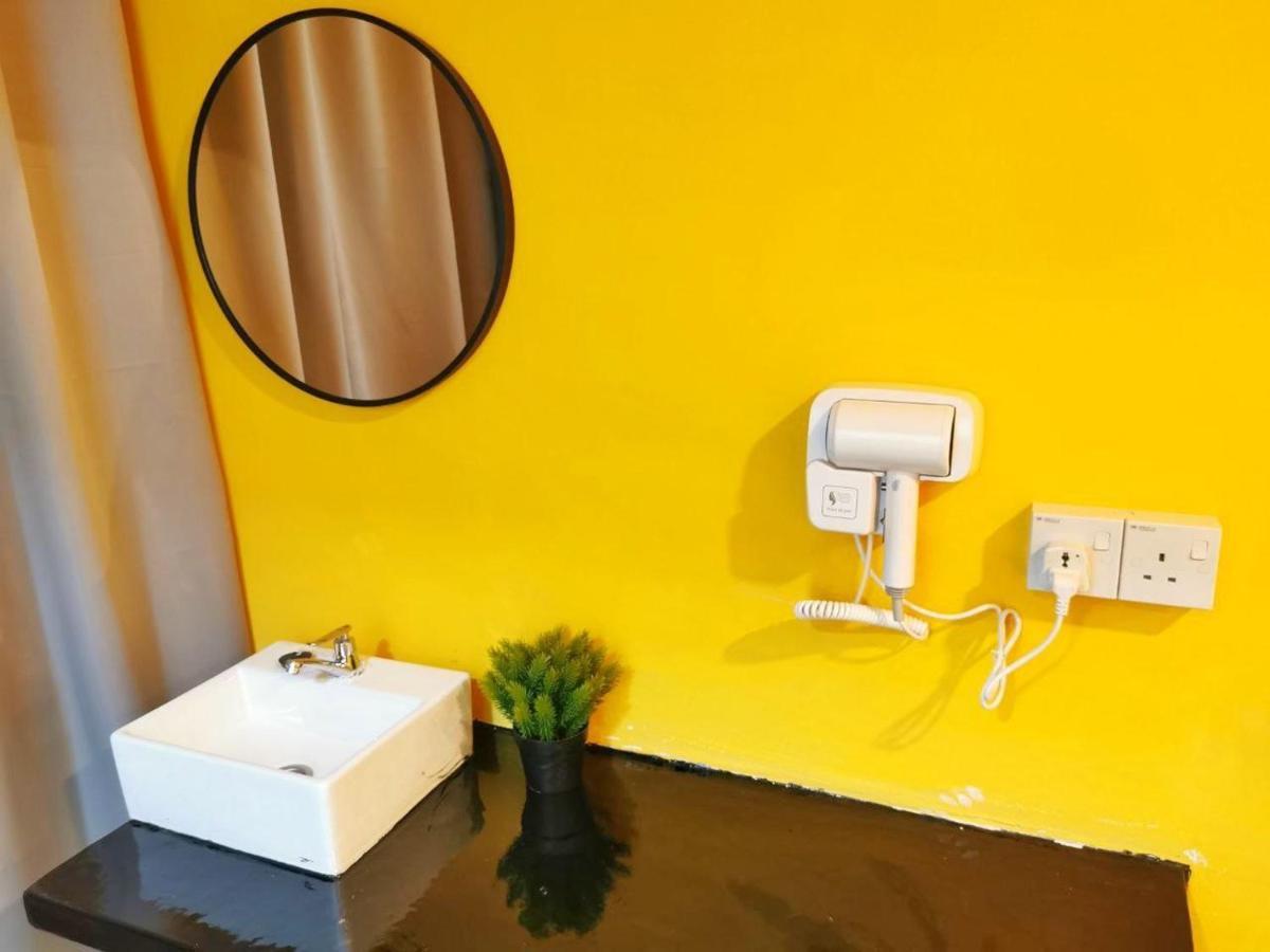 The Cocoon Capsule Hotel Κάμερον Χάιλαντς Εξωτερικό φωτογραφία