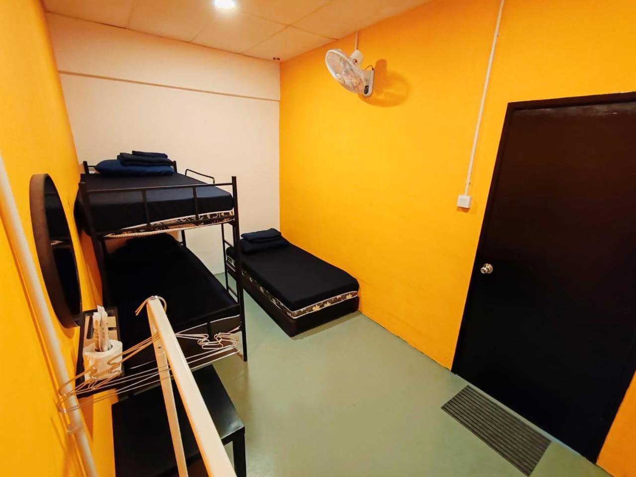 The Cocoon Capsule Hotel Κάμερον Χάιλαντς Εξωτερικό φωτογραφία